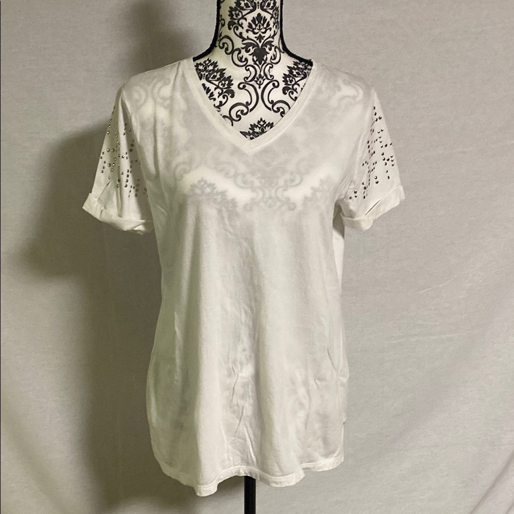 Chicoโs Weekends White V-Neck Women's V-Neck Tee with Studded Sleeves Medium